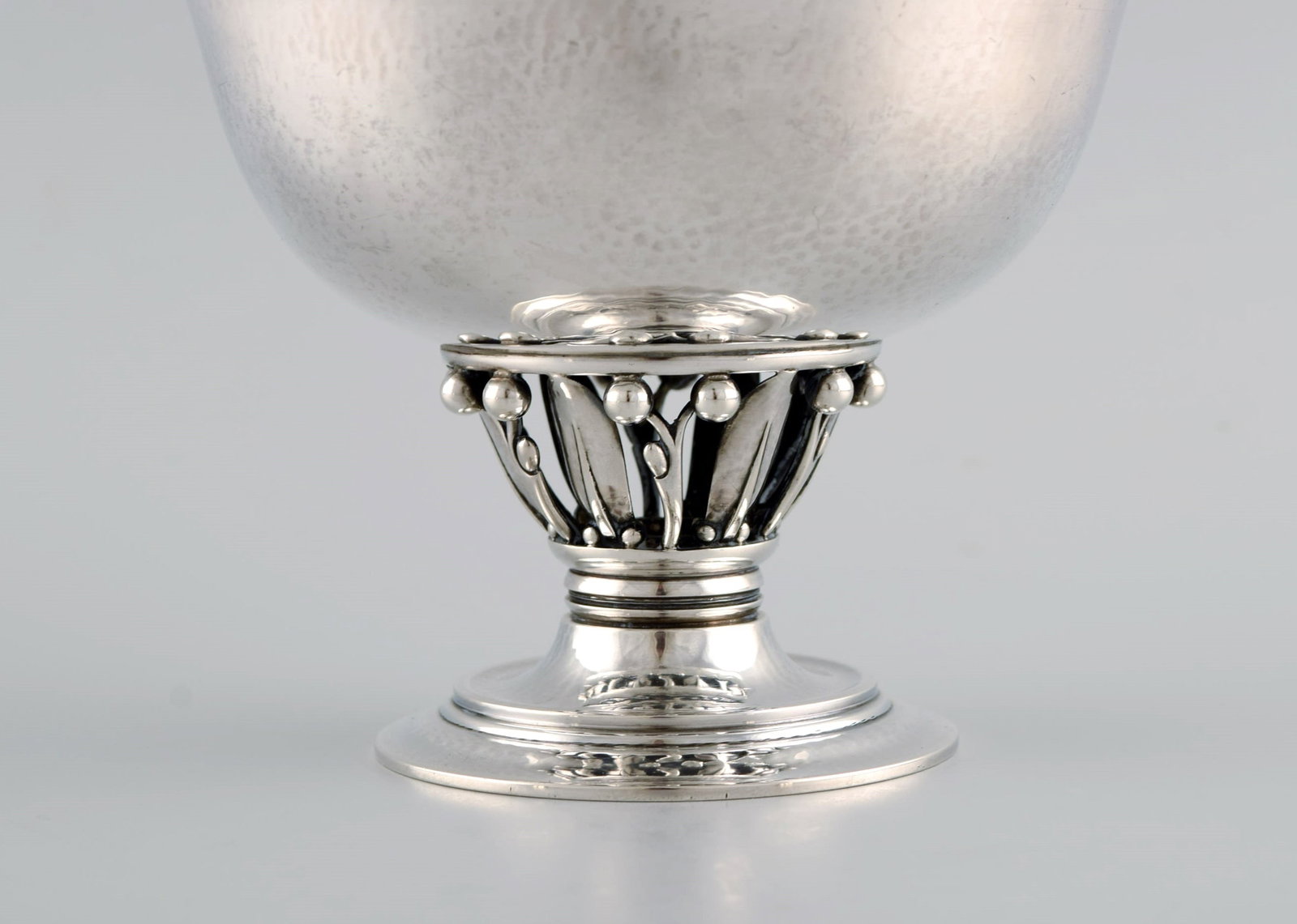 Georg Jensen "Louvre" bowl / compote in sterling silver. Art nouveau style with nature's organic - 4