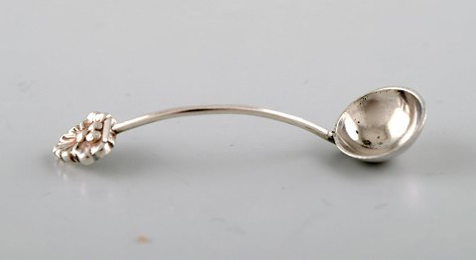 Frantz Hingelberg. 4 salt cellars with accompanying spoon in sterling silver. Model number 1089 D. - 7