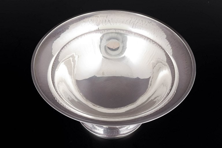 Georg Jensen, Denmark. Circular sterling silver compote with baluster-shaped foot. Circa 1920. - 2