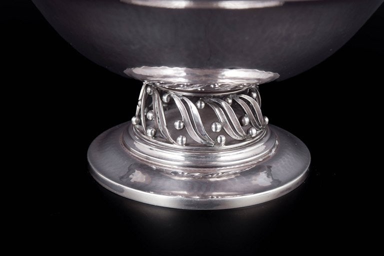 Georg Jensen, Denmark. Circular sterling silver compote with baluster-shaped foot. Circa 1920. - 3
