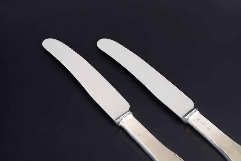 Evald Nielsen, Denmark. Two dinner knives in sterling silver and stainless steel. Approx. 1930s. - 2