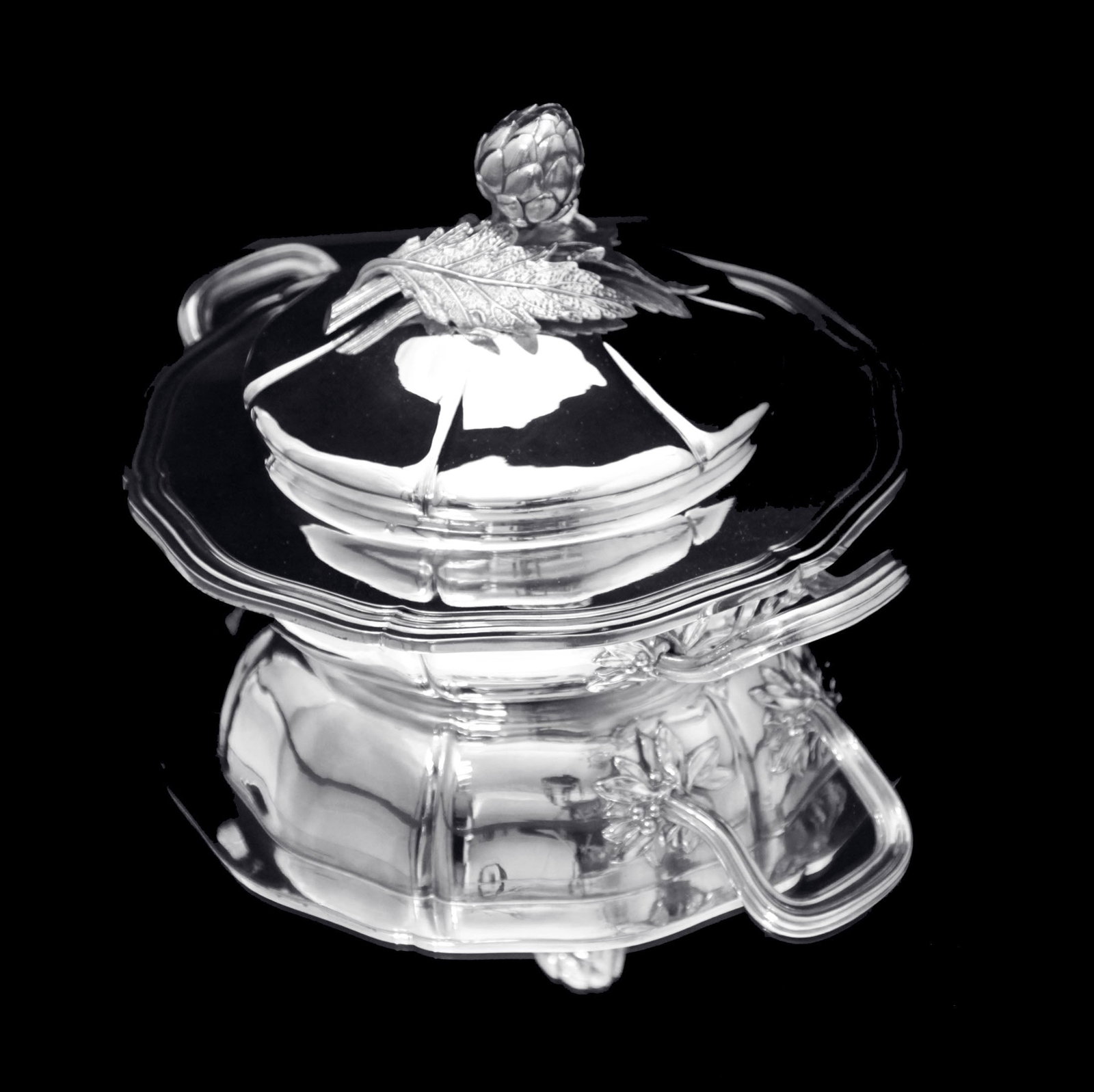 Aage Weimar, Danish silversmith. A pair of modernist salt and pepper shakers in sterling silver. - 2