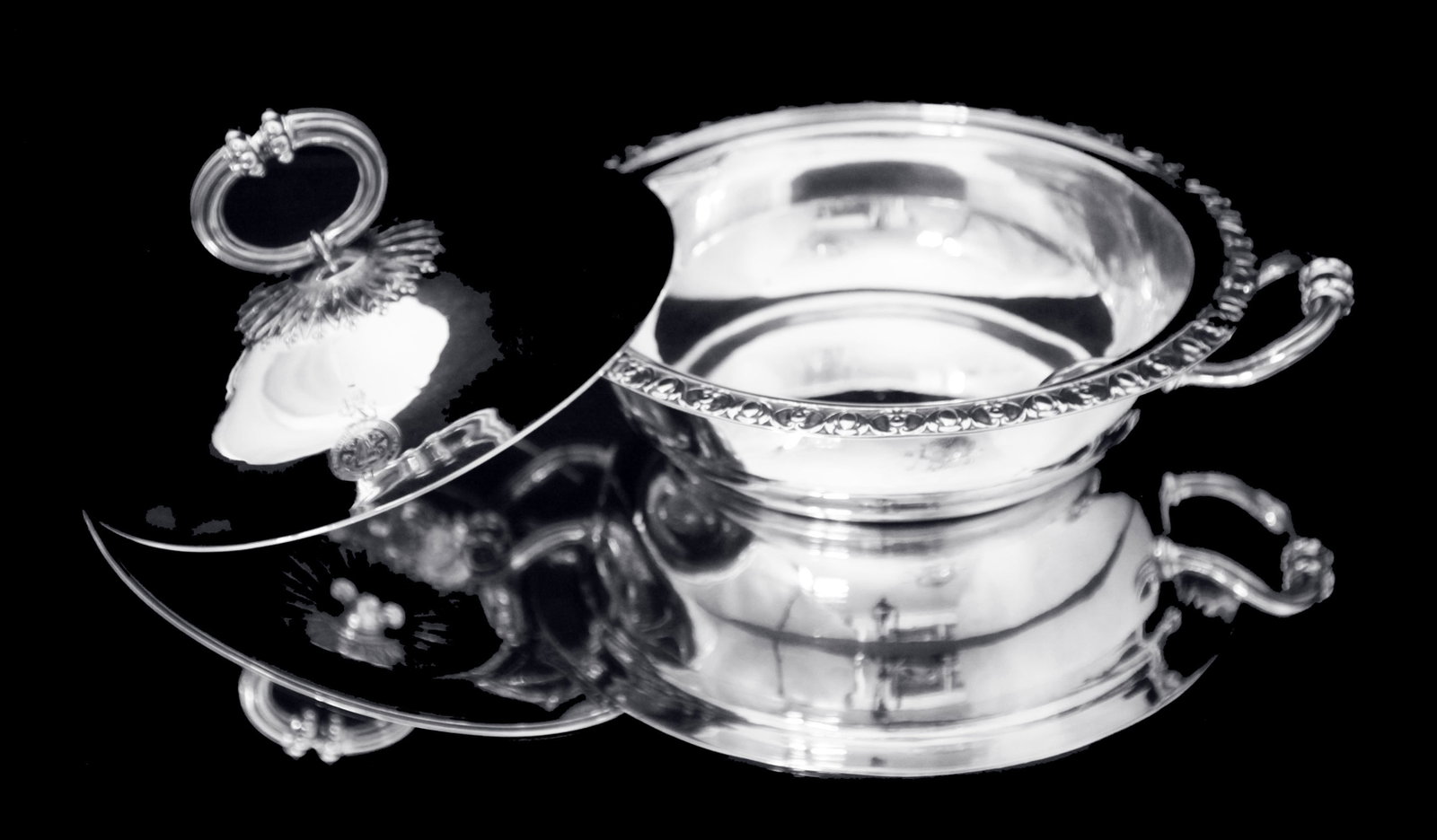 Aage Weimar, Danish silversmith. A pair of modernist salt and pepper shakers in sterling silver. - 3