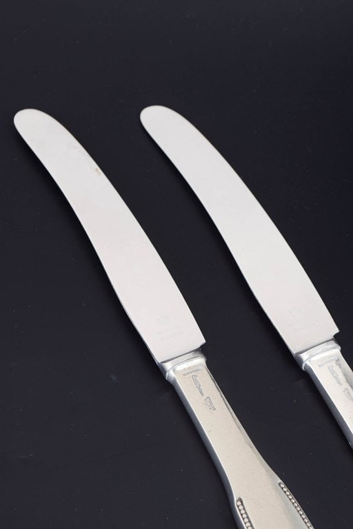Evald Nielsen, Denmark. Two dinner knives in sterling silver and stainless steel. Approx. 1930s. - 2