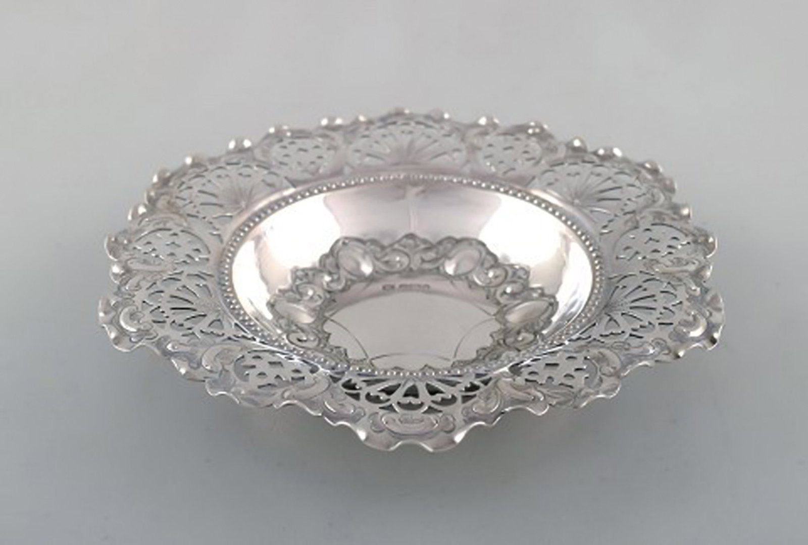 Charles Boyton & Son, London. Pierced ornamental bowl in silver. 1910's. - 2