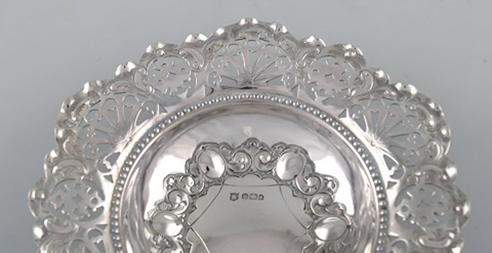 Charles Boyton & Son, London. Pierced ornamental bowl in silver. 1910's. - 3