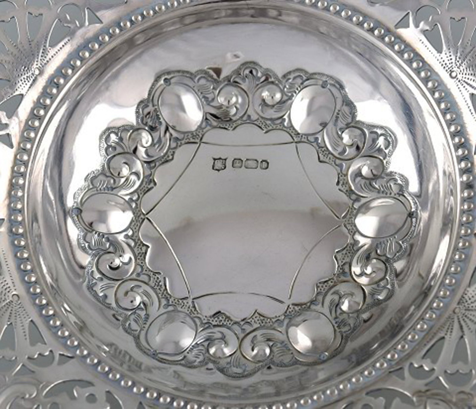 Charles Boyton & Son, London. Pierced ornamental bowl in silver. 1910's. - 4