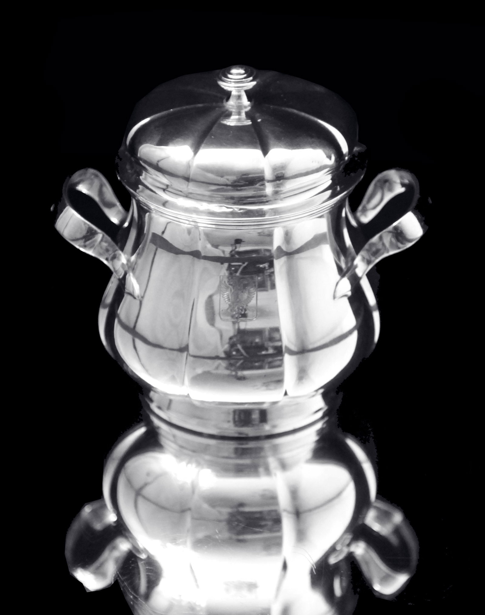 A pair of rare Georg Jensen jardiniere in sterling silver. The bowl is raised on leaves and acorns. - 7