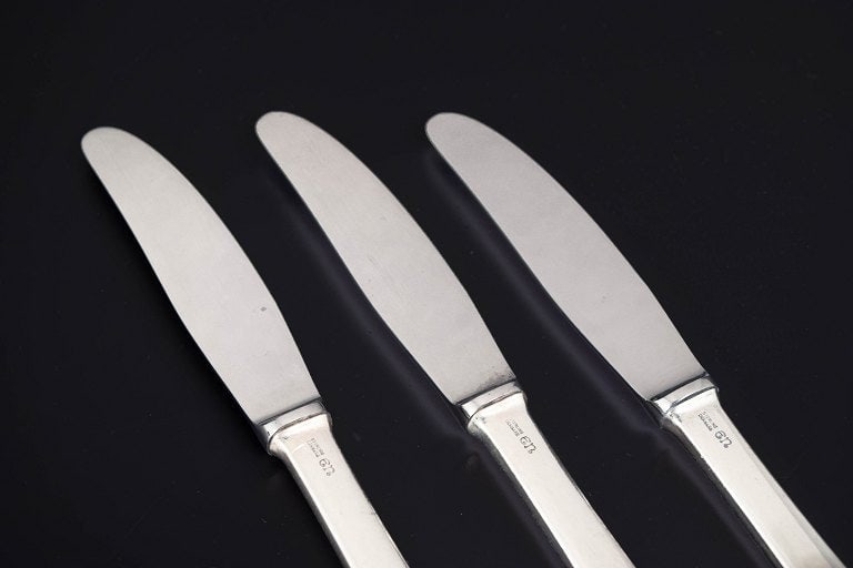 Evald Nielsen, Denmark. Set of three dinner knives in sterling silver and stainless steel. Approx. - 2