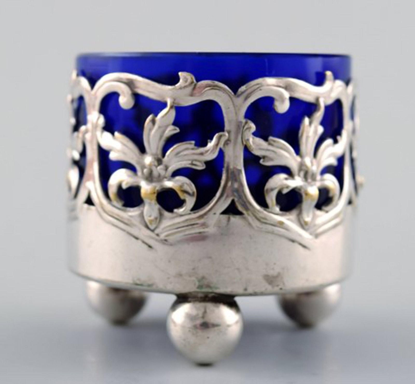 A pair of English salt cellar with glass inserts in blue of English silver plate. - 3