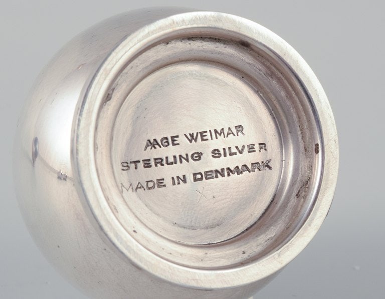 Aage Weimar, Danish silversmith. A pair of modernist salt and pepper shakers in sterling silver. - 8