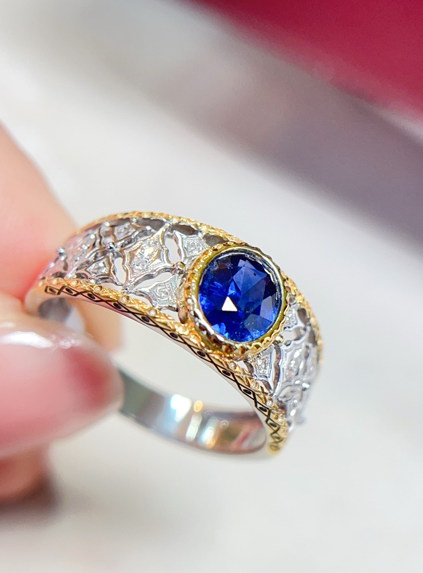 18K Gold Royal Blue Sapphire Ring - 2