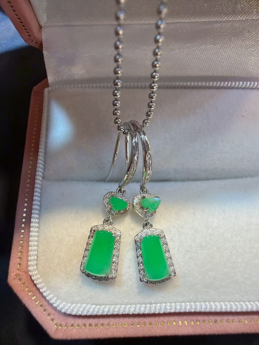 18K Gold Jade Earrings: Title: 18K Gold Jade Earrings Description: These earrings are meticulously crafted in 18K gold, featuring a sweet Yang green hue that exudes elegance. The simple yet noble design of the pendant makes 