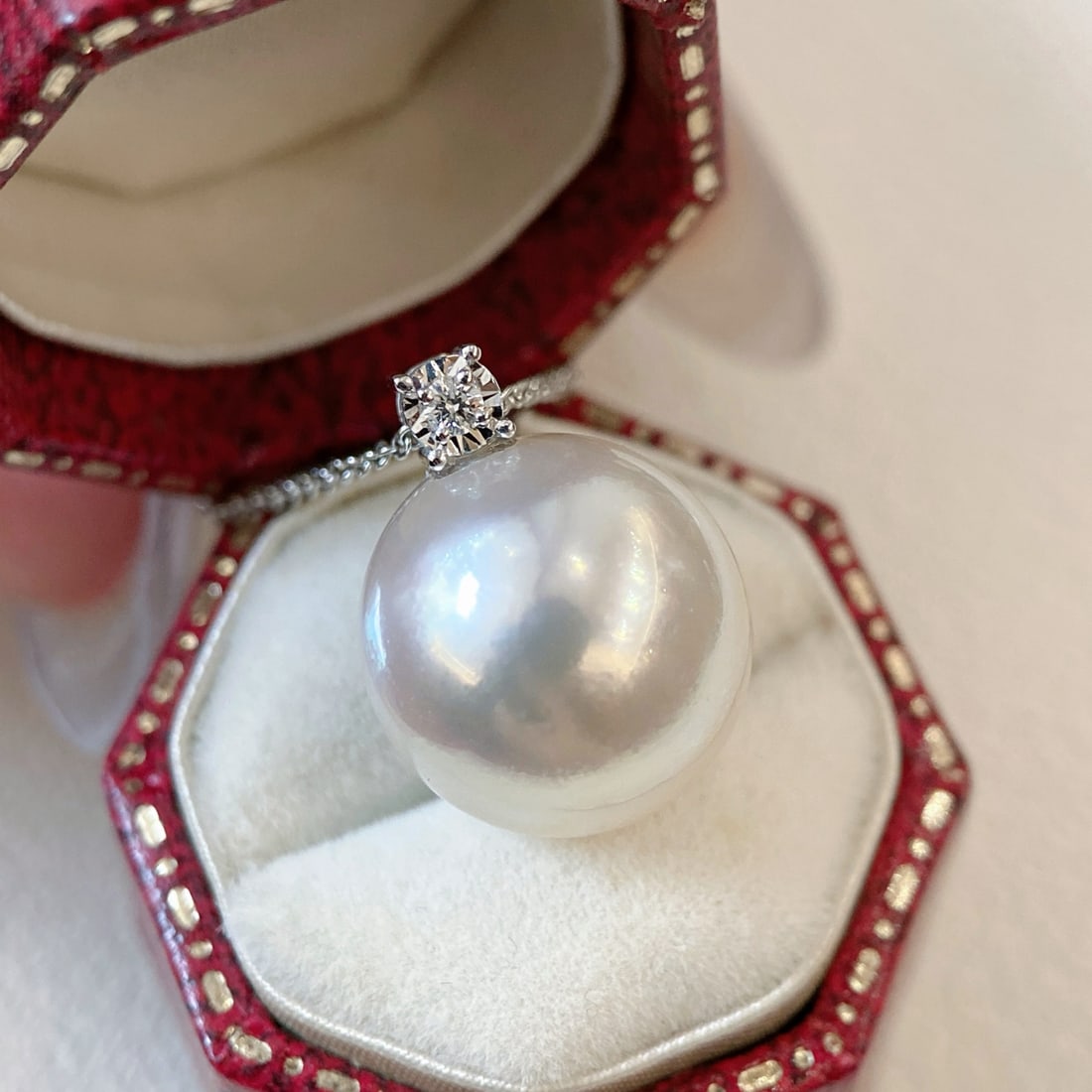 White South Sea Pearl Pendant with Minor Blemishes (1 of 5)