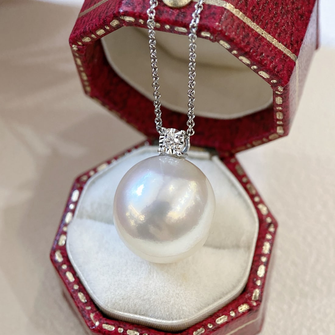 White South Sea Pearl Pendant with Minor Blemishes - 4