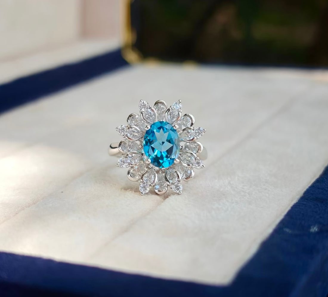 925 Silver Natural Topaz Ring: Title: 925 Silver Natural Topaz Ring Description: This ring is meticulously crafted from 925 silver, set with a natural topaz that exudes elegance. The topaz has a clear hue, radiating a captivating b