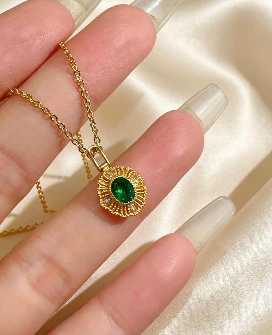 18K Gold Emerald Pendant - 4