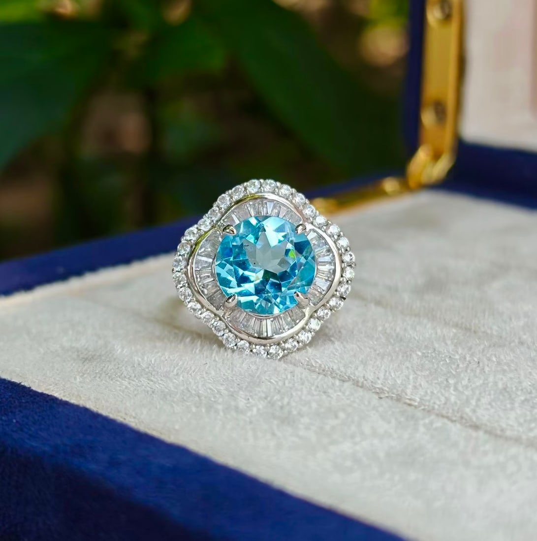 925 Silver Natural Topaz Ring: Title: 925 Silver Natural Topaz Ring Description: This ring is meticulously set in 925 silver, with the topaz showcasing an enchanting deep blue hue. The floral design adds elegance and unique charm.