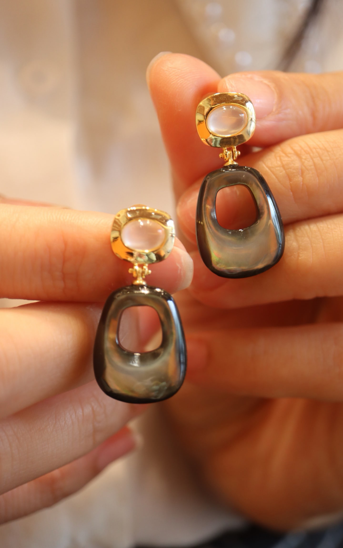 Natural White Crystal and Black Mother-of-Pearl Earrings - 2