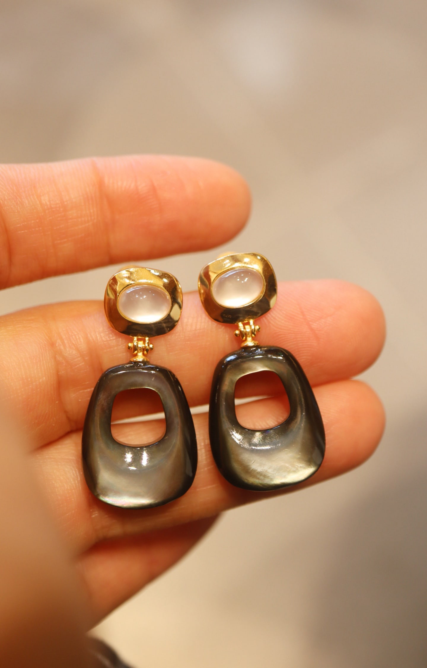 Natural White Crystal and Black Mother-of-Pearl Earrings - 6
