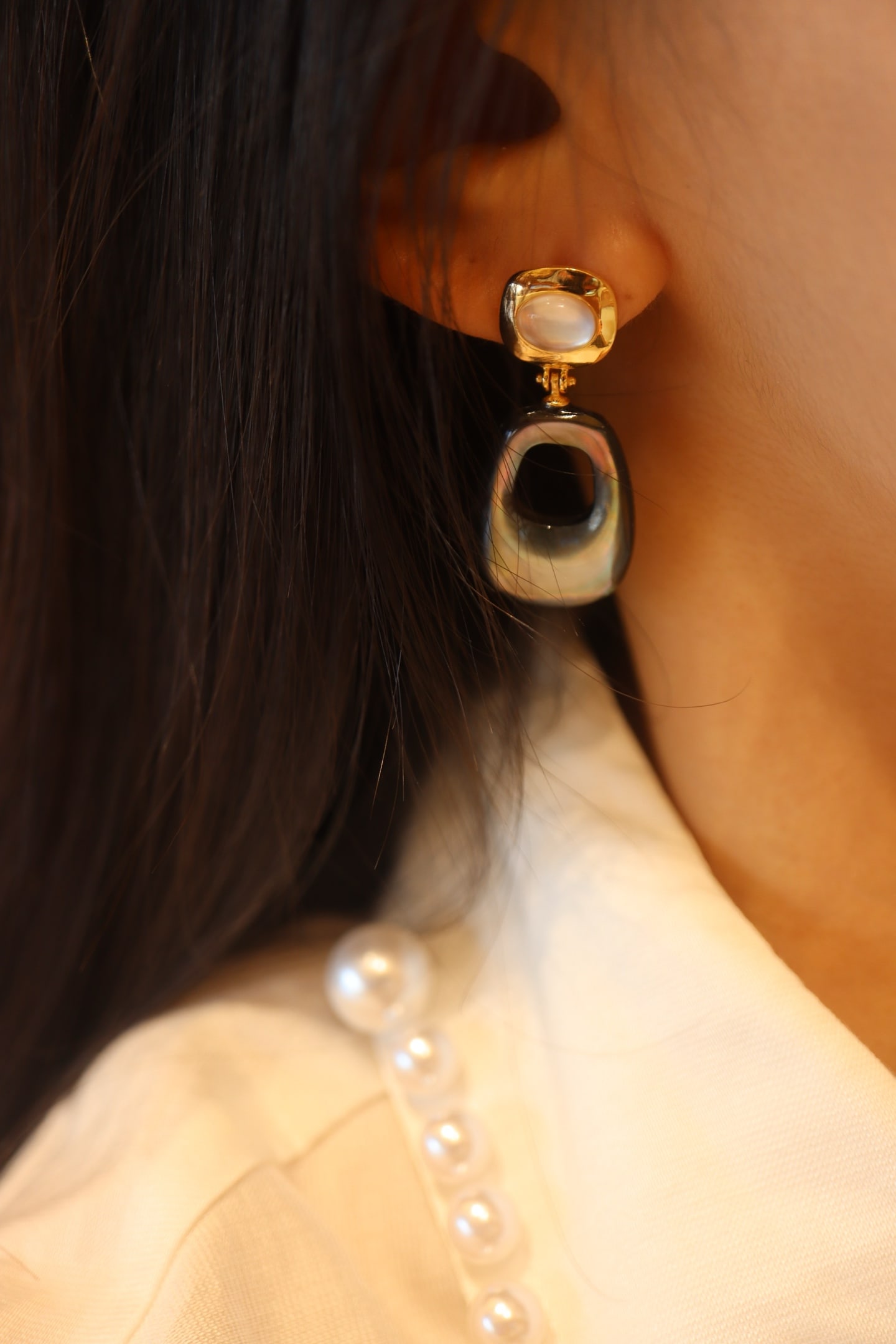 Natural White Crystal and Black Mother-of-Pearl Earrings - 8