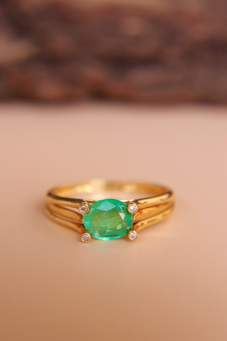 18K Gold Natural Emerald Diamond Ring - 2