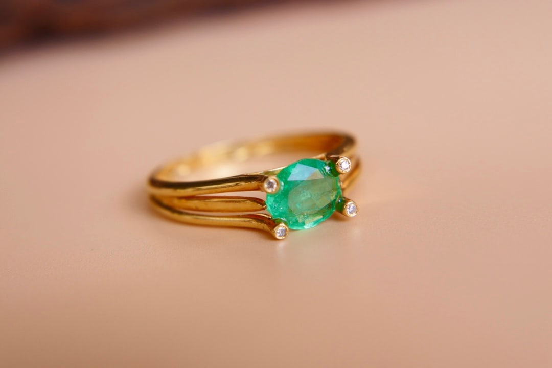 18K Gold Natural Emerald Diamond Ring - 4