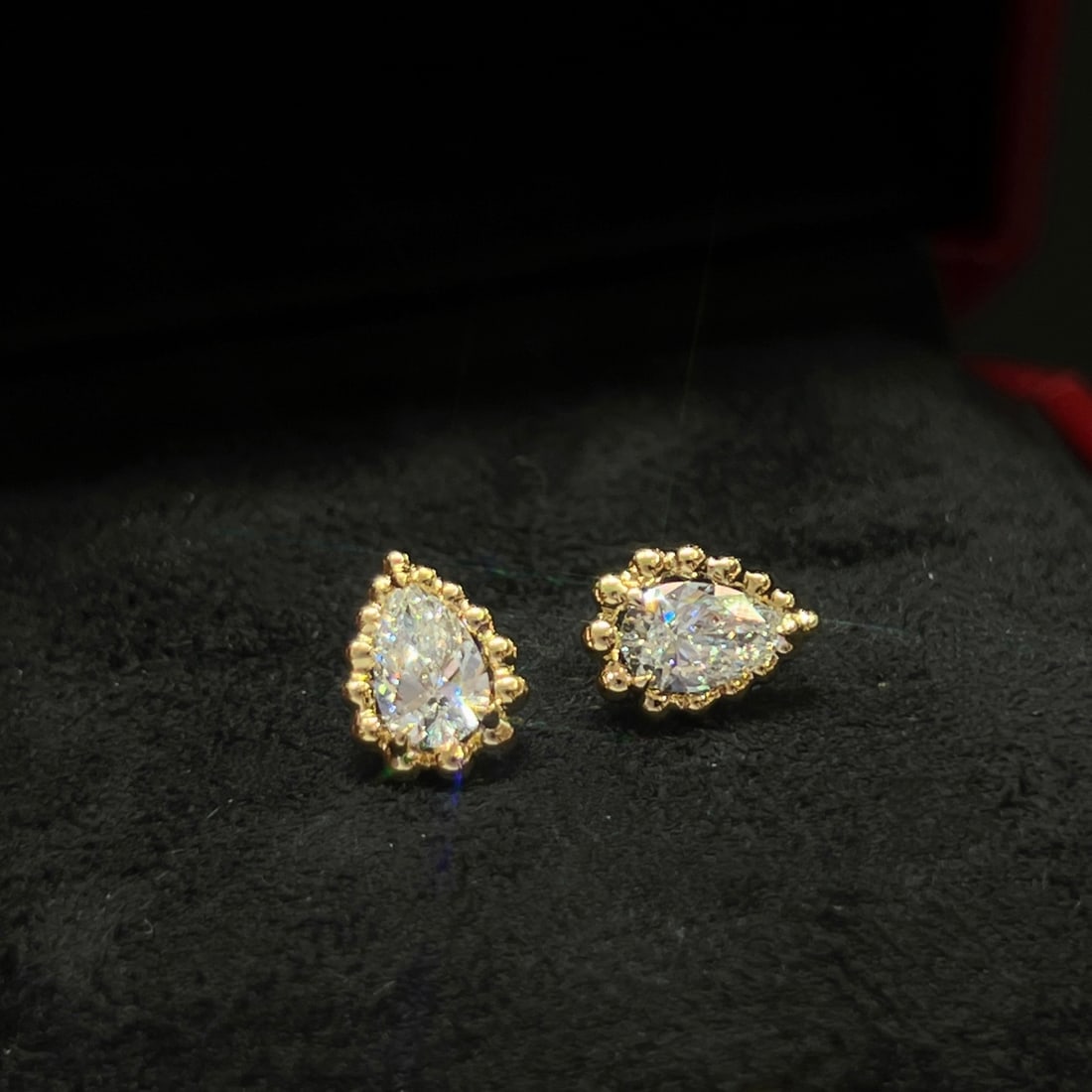 18K Gold Lab-Created Diamond Earrings: Title: 18K Gold Lab-Created Diamond Earrings Description: These earrings are crafted in 18K gold, featuring a pear-shaped lab-created diamond with delicate luster. The elegant design is perfect for