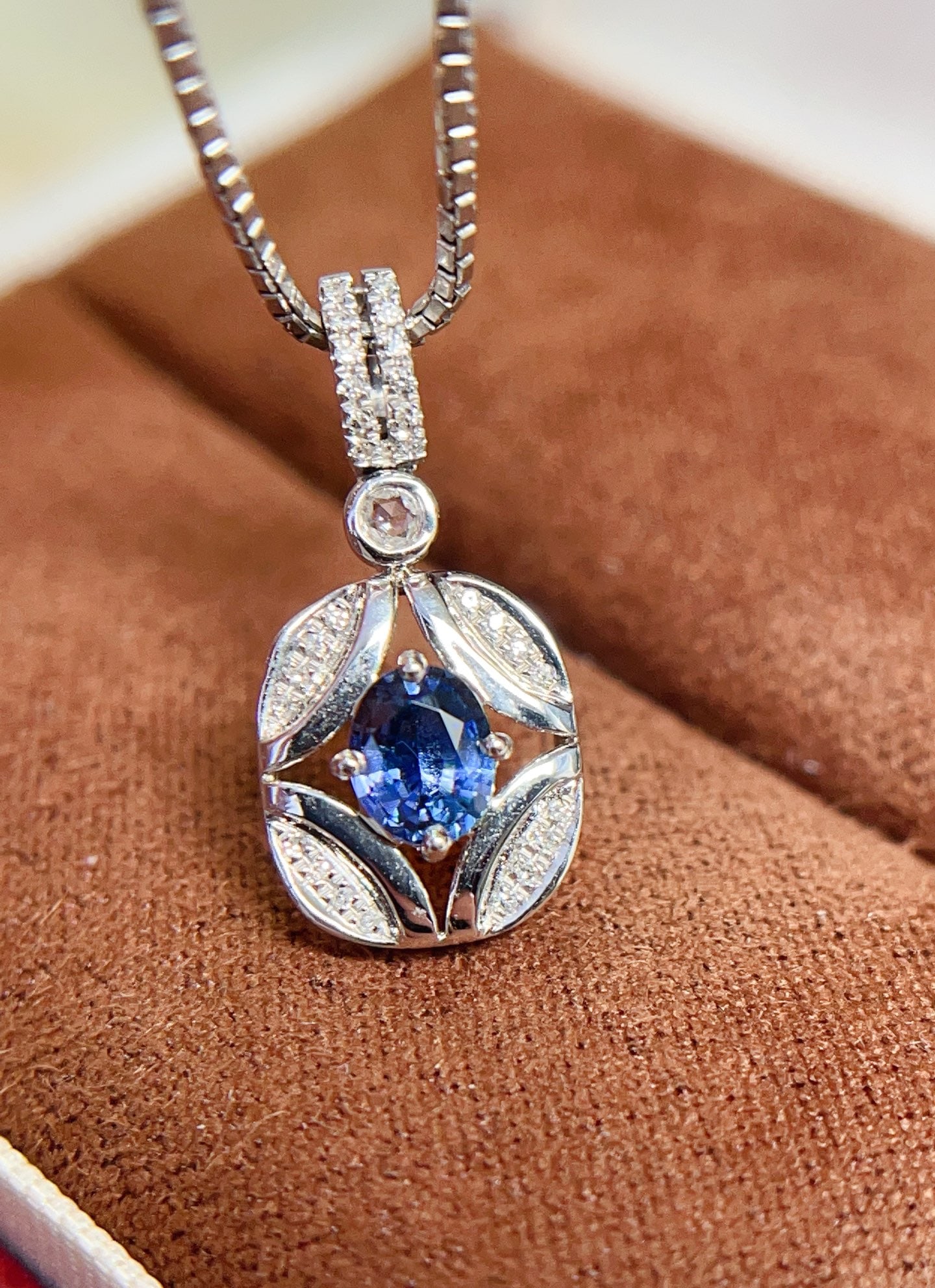 18K Gold Sapphire Pendant - 4