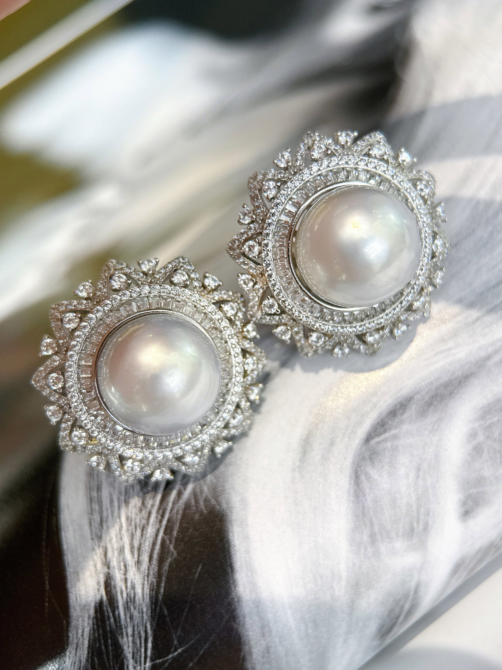 Cool Light White Pearl Earrings: Title: Cool Light White Pearl Earrings Description: These earrings are crafted with precision, featuring pearls with a cool light white hue, exuding elegance and grandeur. The pearls measure between