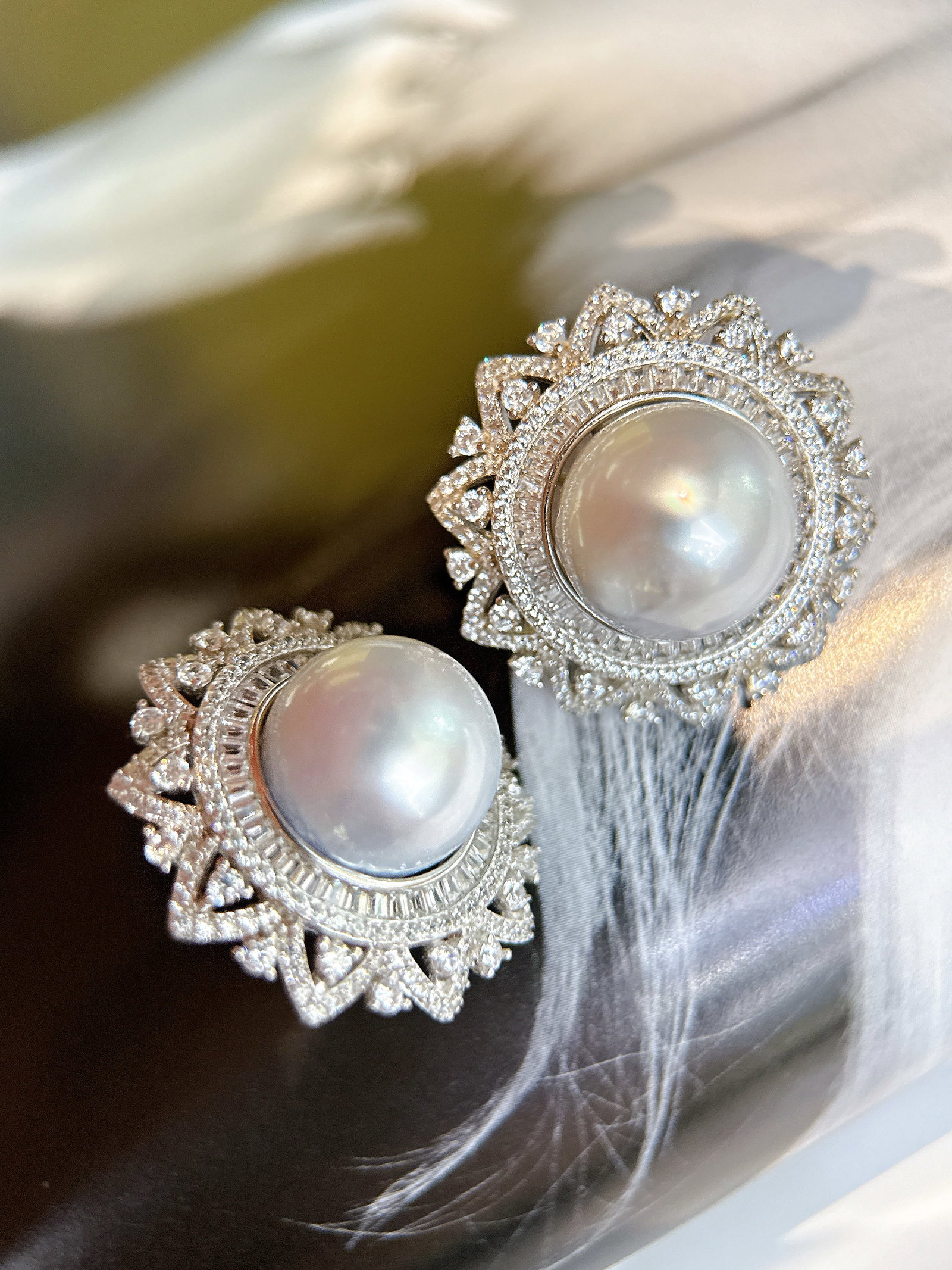 Cool Light White Pearl Earrings - 2