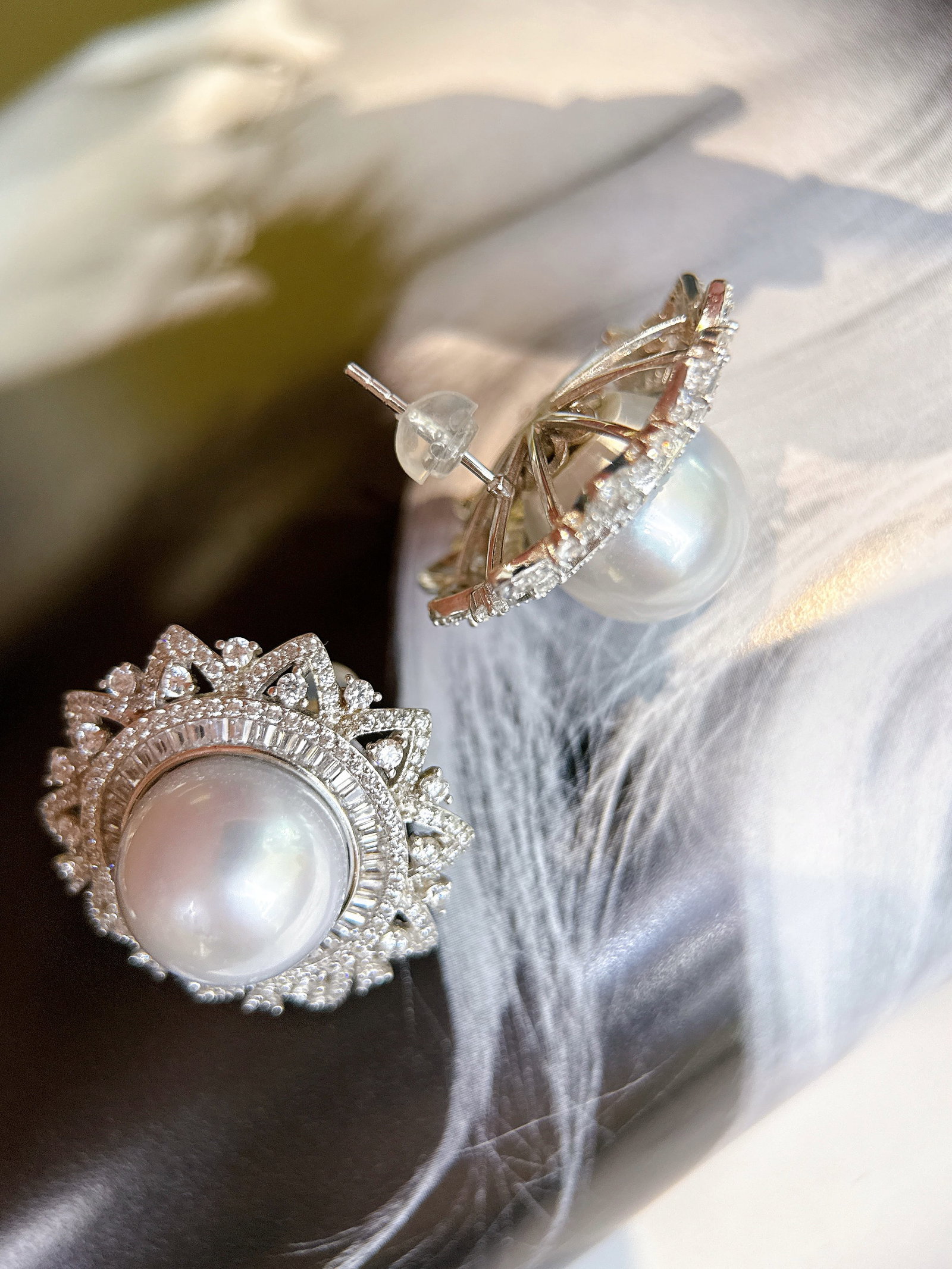 Cool Light White Pearl Earrings - 4