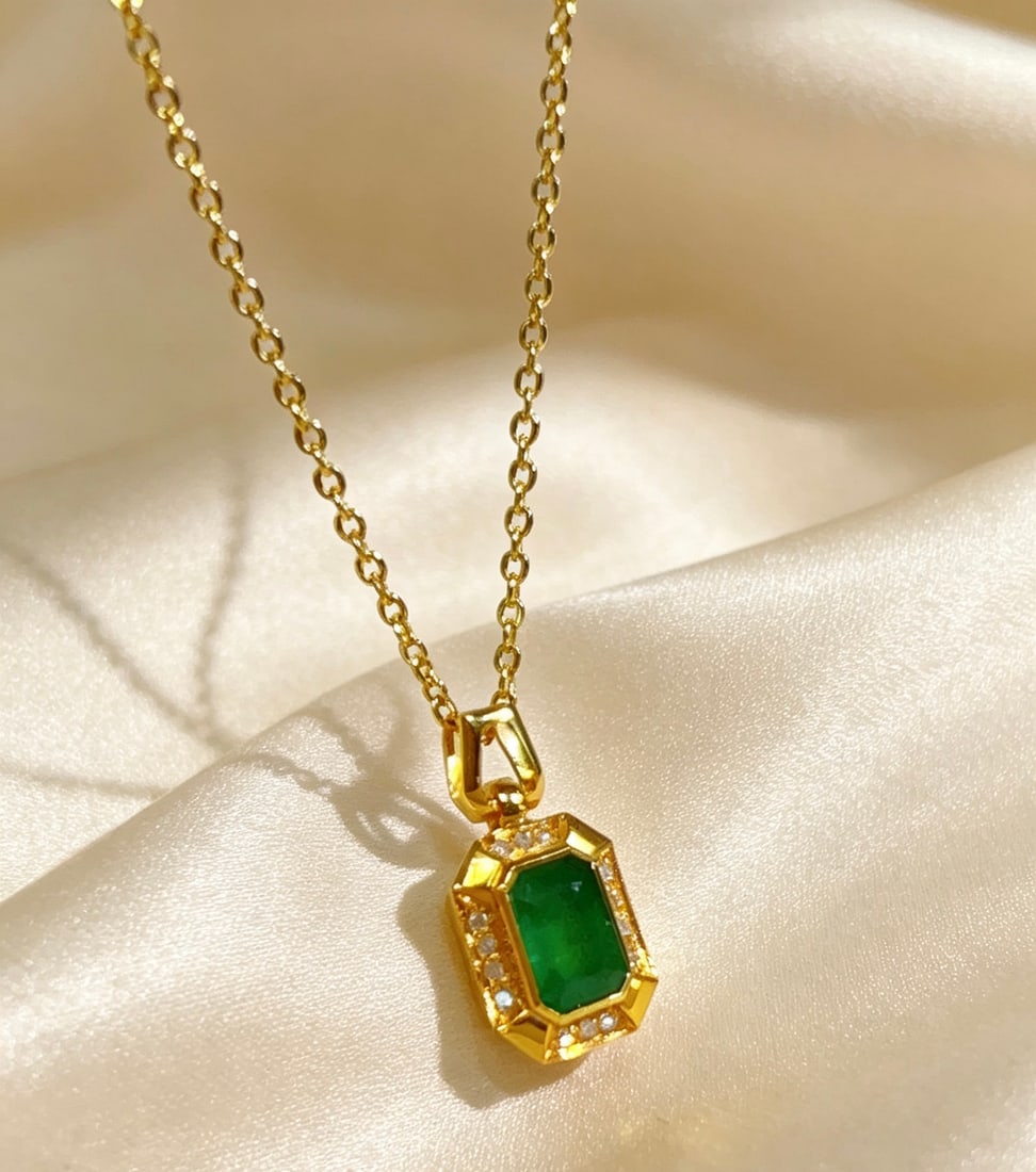 18K Gold Emerald Pendant - 3