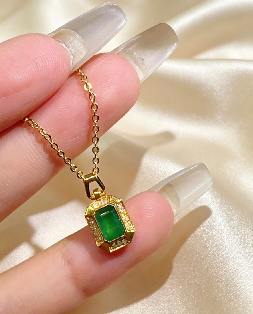 18K Gold Emerald Pendant - 4