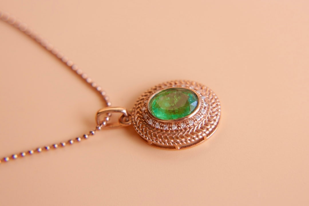 18K Gold Natural Emerald Pendant - 3