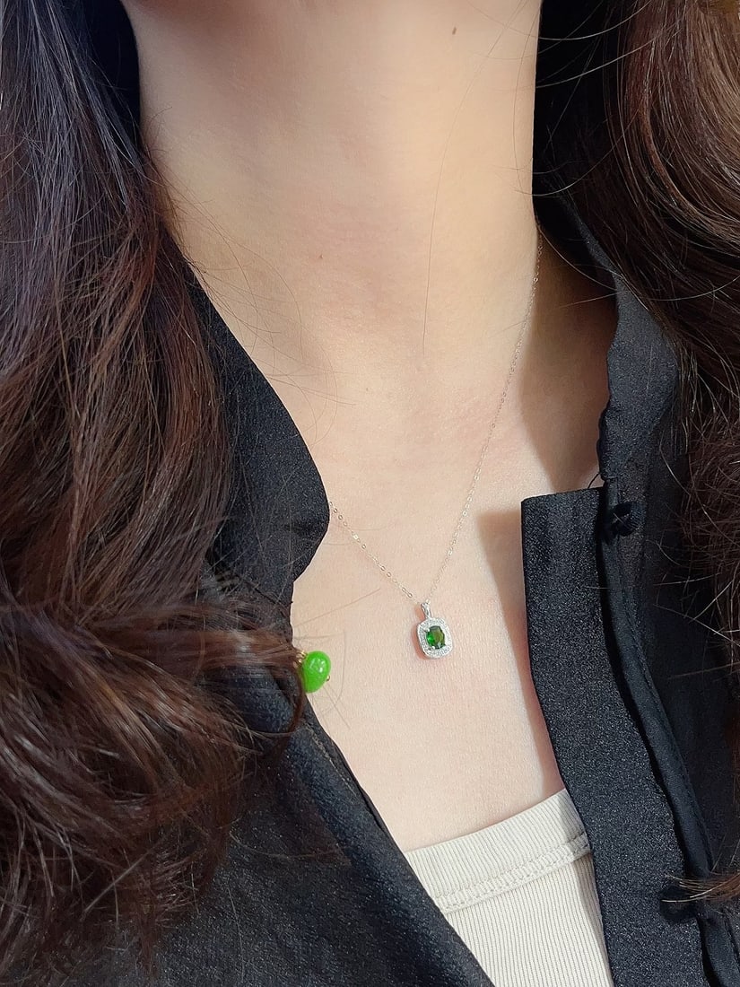 18k gold tsavorite clavicle necklace - 5