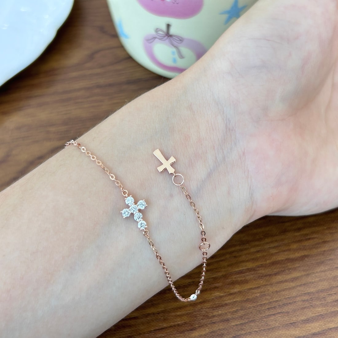 18K Gold Lab-Grown Diamond Bracelet: Title: 18K Gold Lab-Grown Diamond Bracelet Description: This bracelet is meticulously crafted in 18K gold with lab-grown diamonds, exuding a subtle and sacred beauty. The small cross design at the end