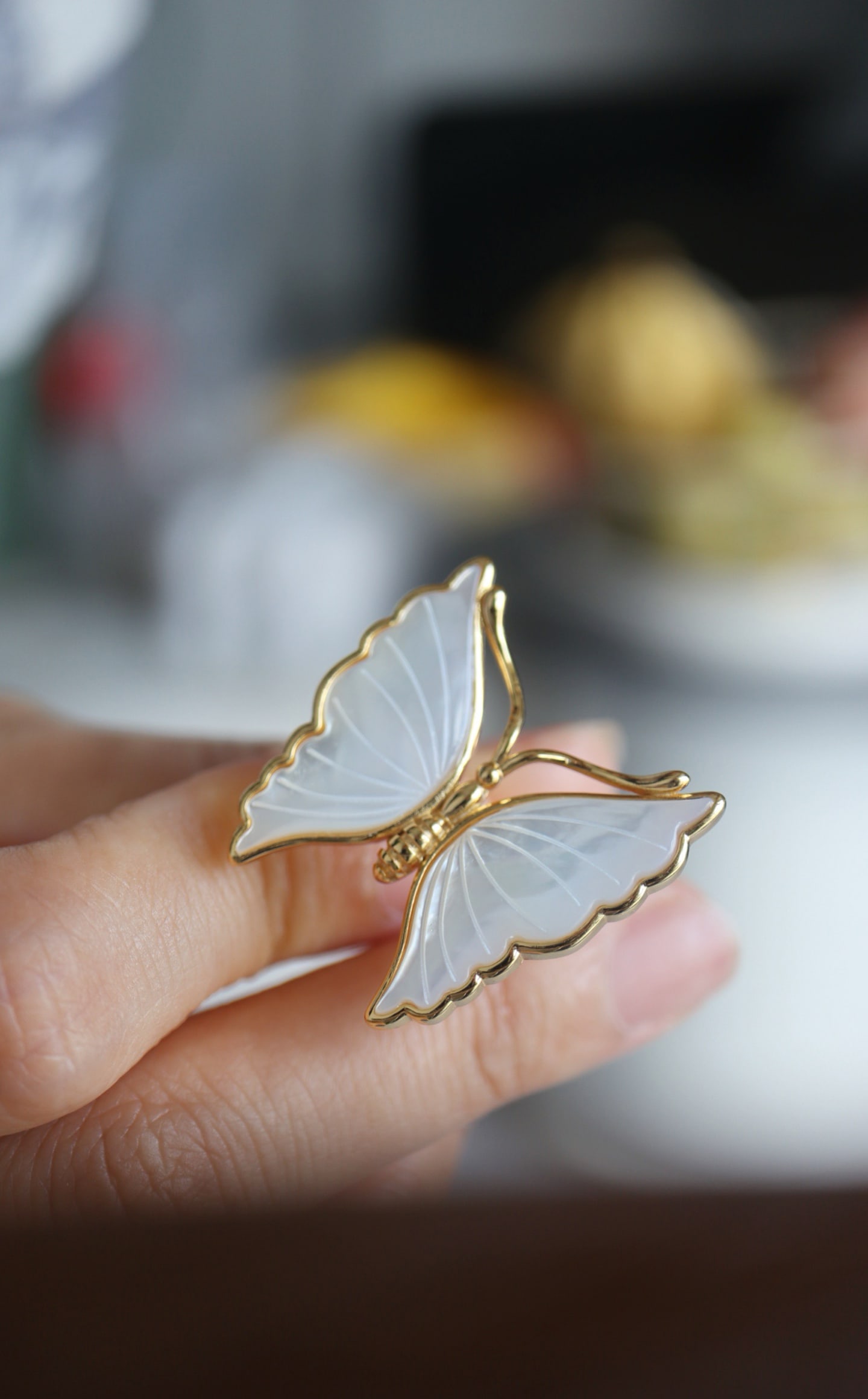 Seawater White Mother-of-Pearl Ring - 6
