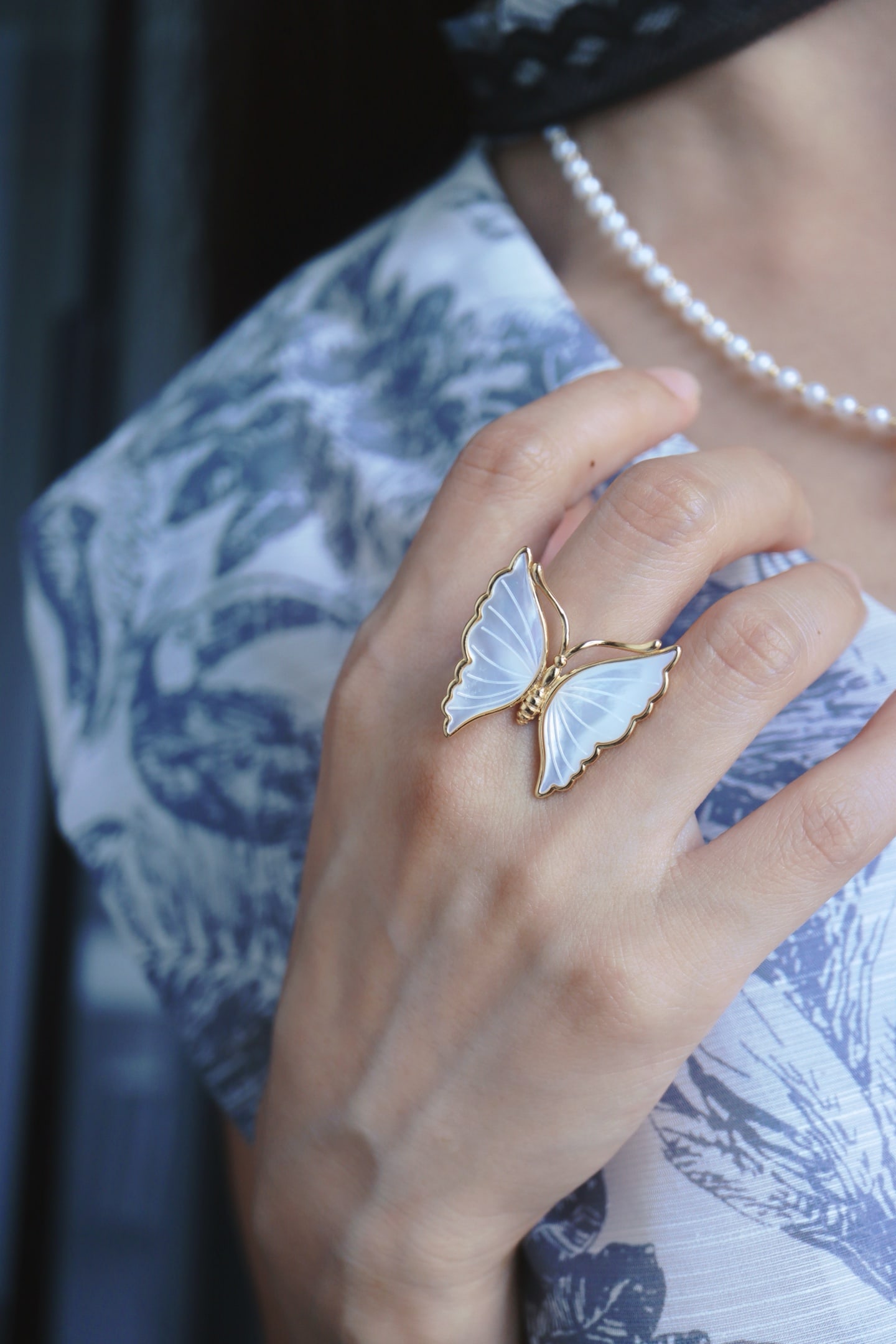 Seawater White Mother-of-Pearl Ring - 8