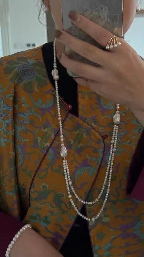 Near-round pearl necklace with minor flaws - 4