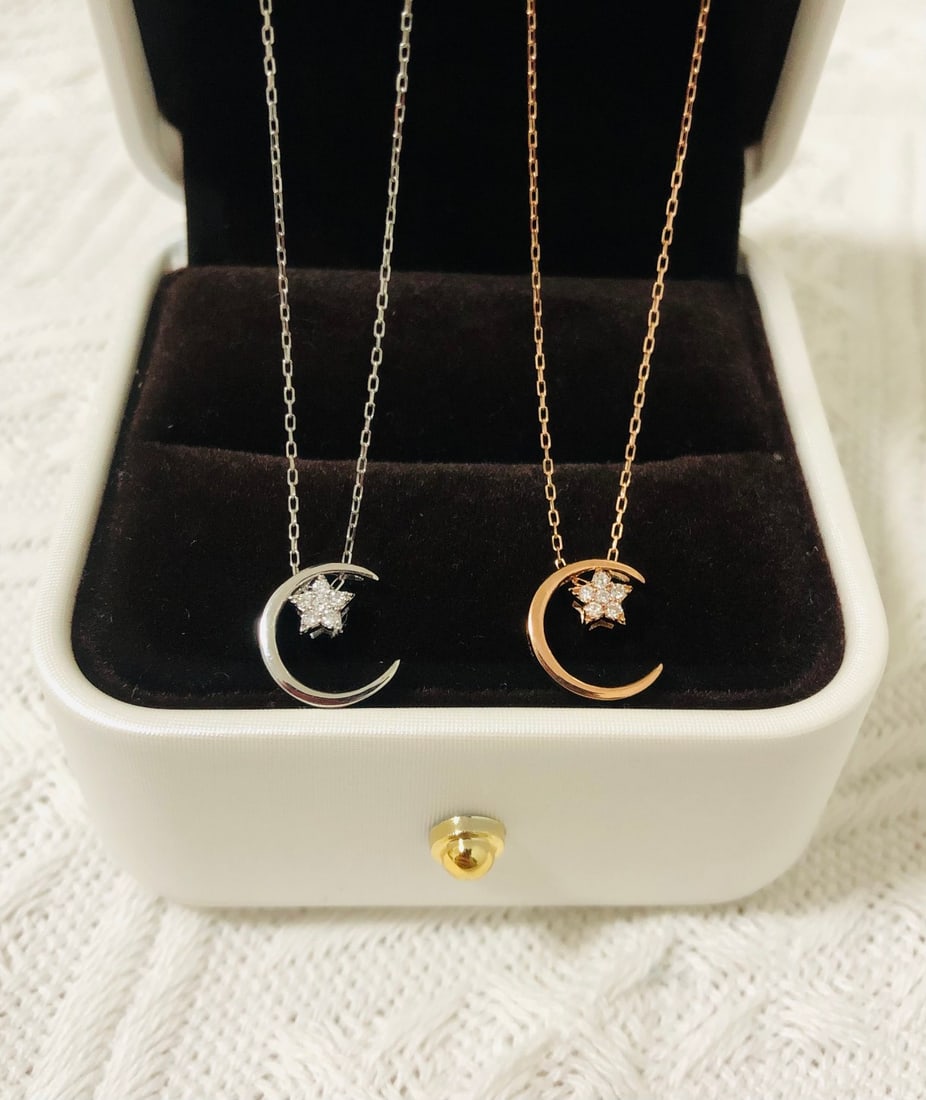 18K Gold Diamond Star and Moon Necklace: Title: 18K Gold Diamond Star and Moon Necklace Description: This necklace features a star and moon theme, exuding a dreamy and girlish charm. The 18K gold material complements the sparkling diamonds,