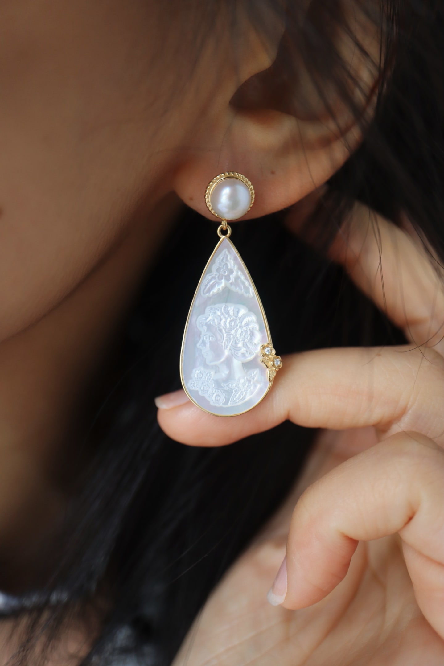 Natural White Mother-of-Pearl Earrings - 7