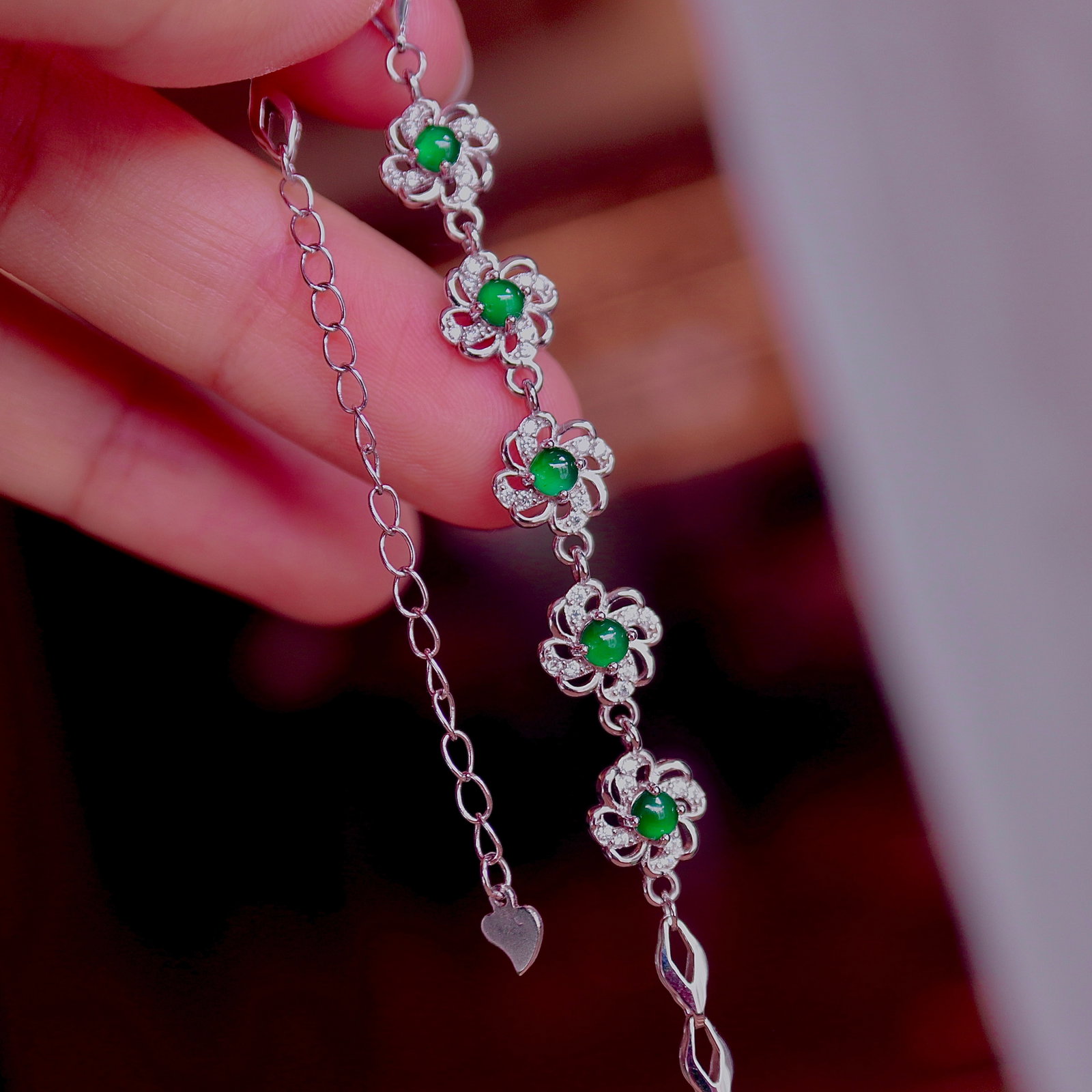 S925 Silver Natural Jadeite Bracelet: Title: S925 Silver Natural Jadeite Bracelet Description: This bracelet is meticulously set in S925 silver, showcasing the unique charm of natural jadeite. Featuring five pieces of full green jadeite,