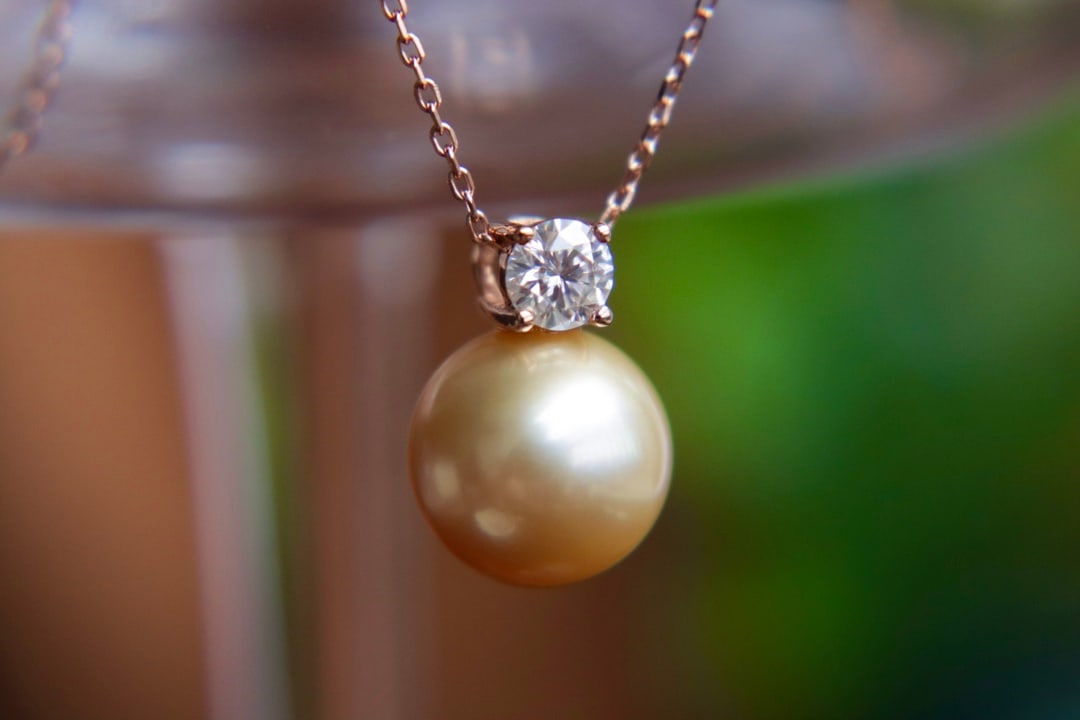 18K Gold Saltwater Pearl Pendant - 3