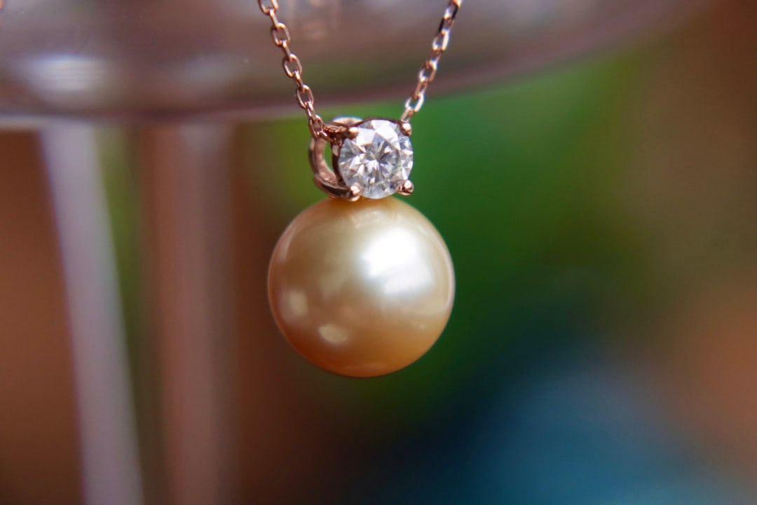 18K Gold Saltwater Pearl Pendant - 4