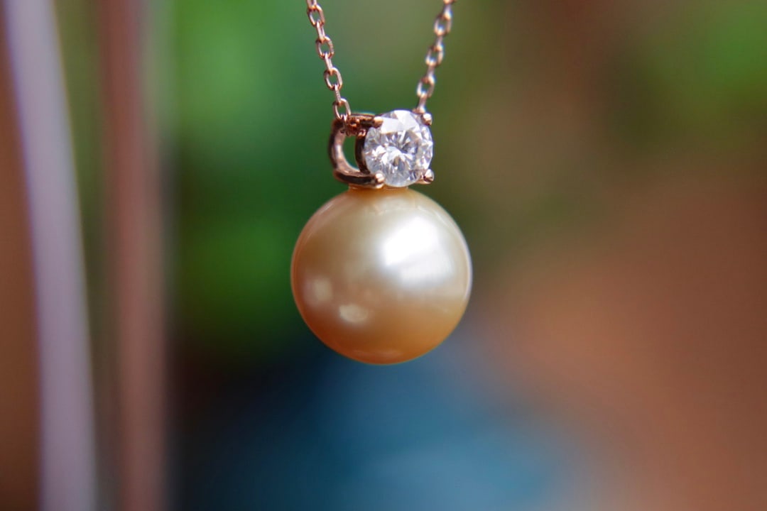 18K Gold Saltwater Pearl Pendant - 8