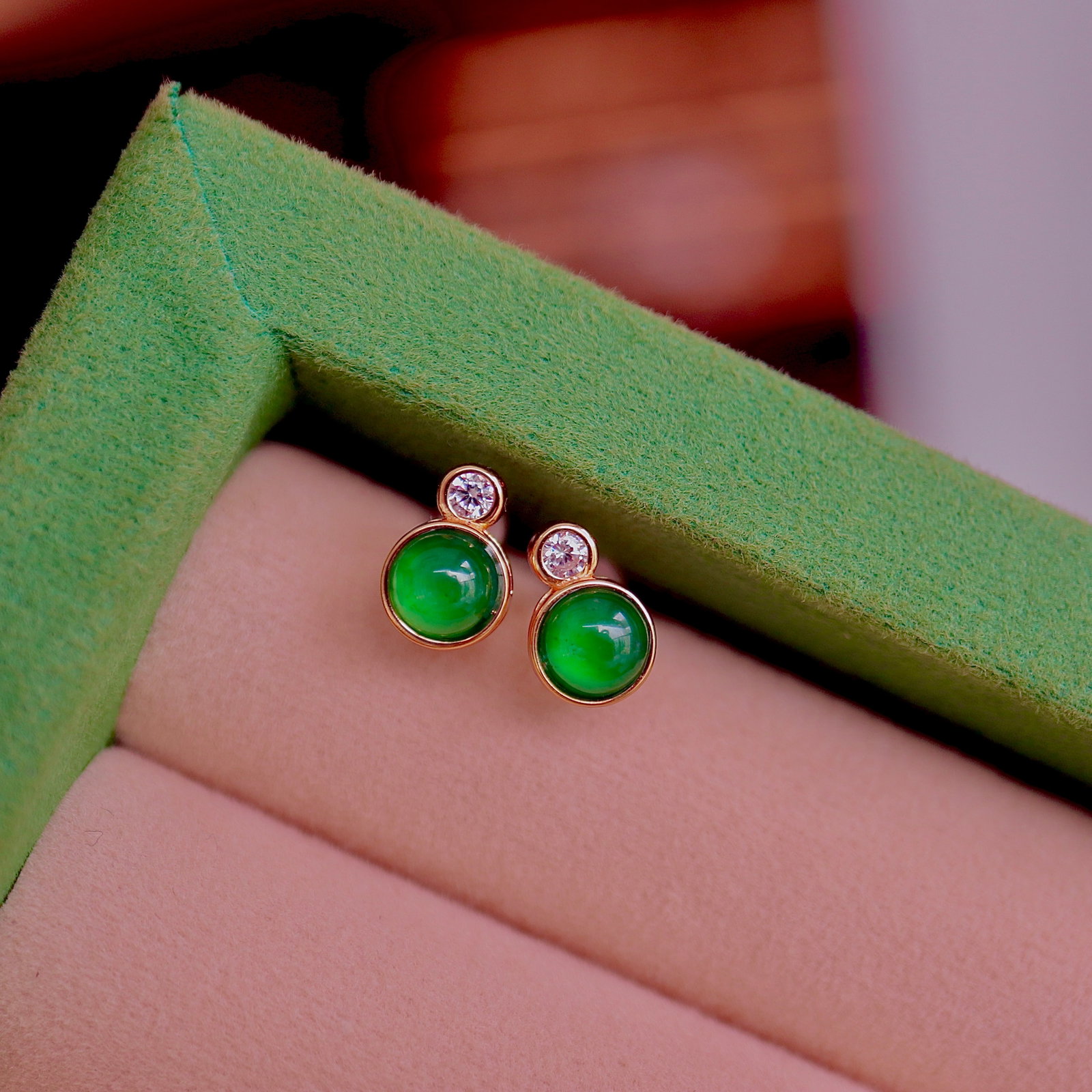 Natural Type A Jadeite Earrings: Title: Natural Type A Jadeite Earrings Description: These earrings feature natural Type A jadeite as the main stone, showcasing the rich imperial green hue. The simple design, set in S925 sterling