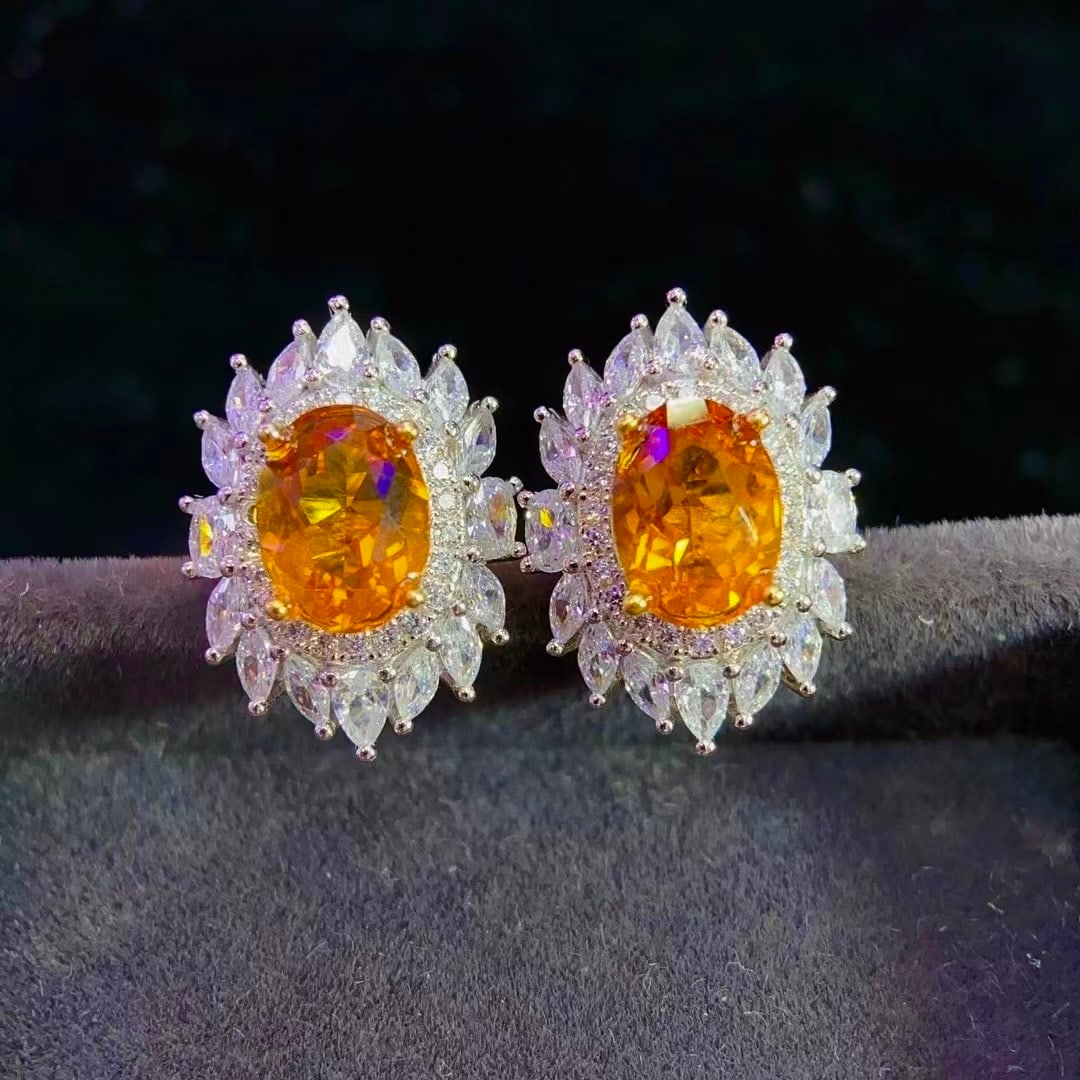 925 Silver Natural Citrine Earrings: Title: 925 Silver Natural Citrine Earrings Description: These earrings are meticulously set in 925 silver, showcasing the natural color of citrine. The crystal is clean and bright, reminiscent of
