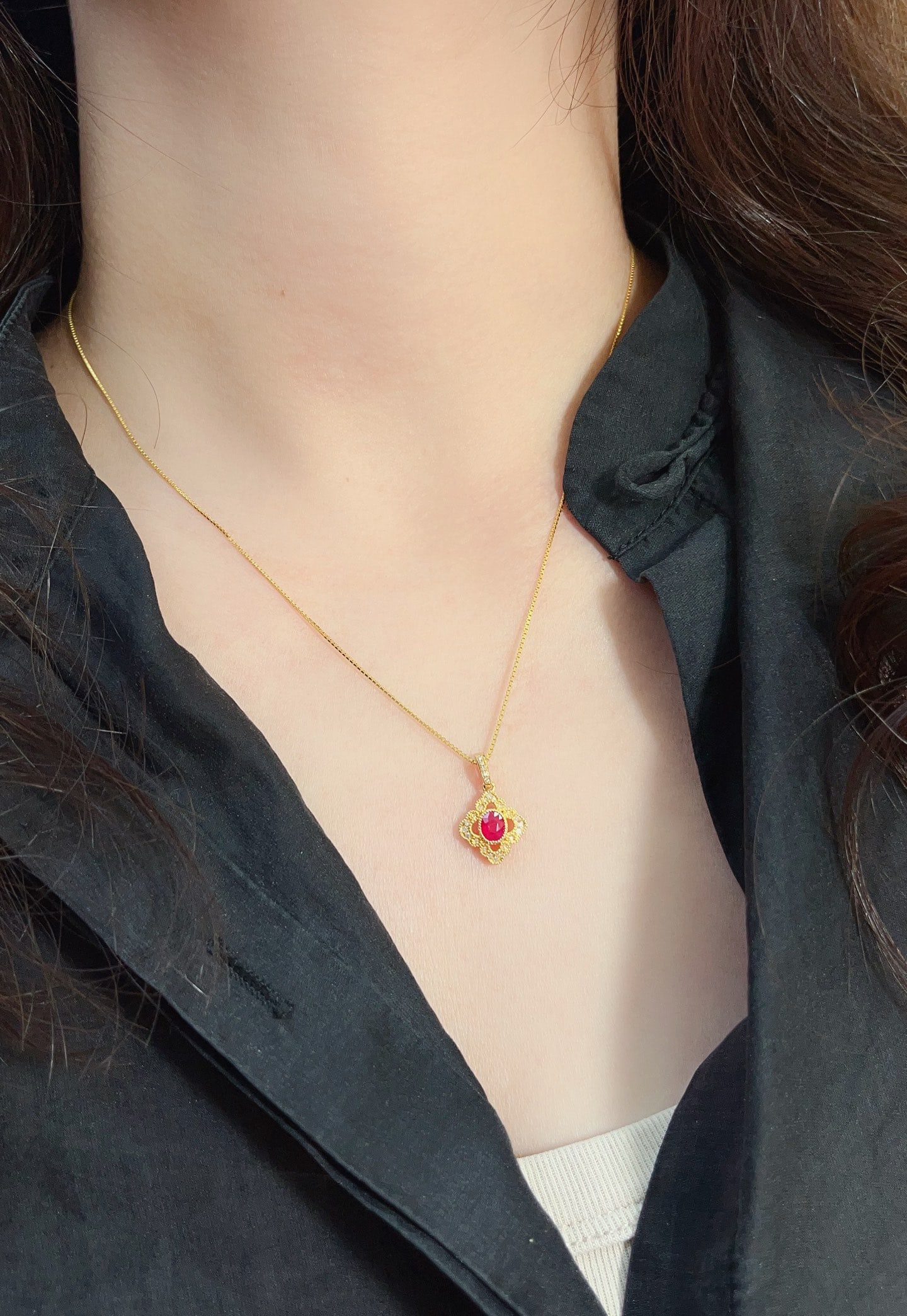 18K Gold Pigeon's Blood Red Ruby Pendant - 4
