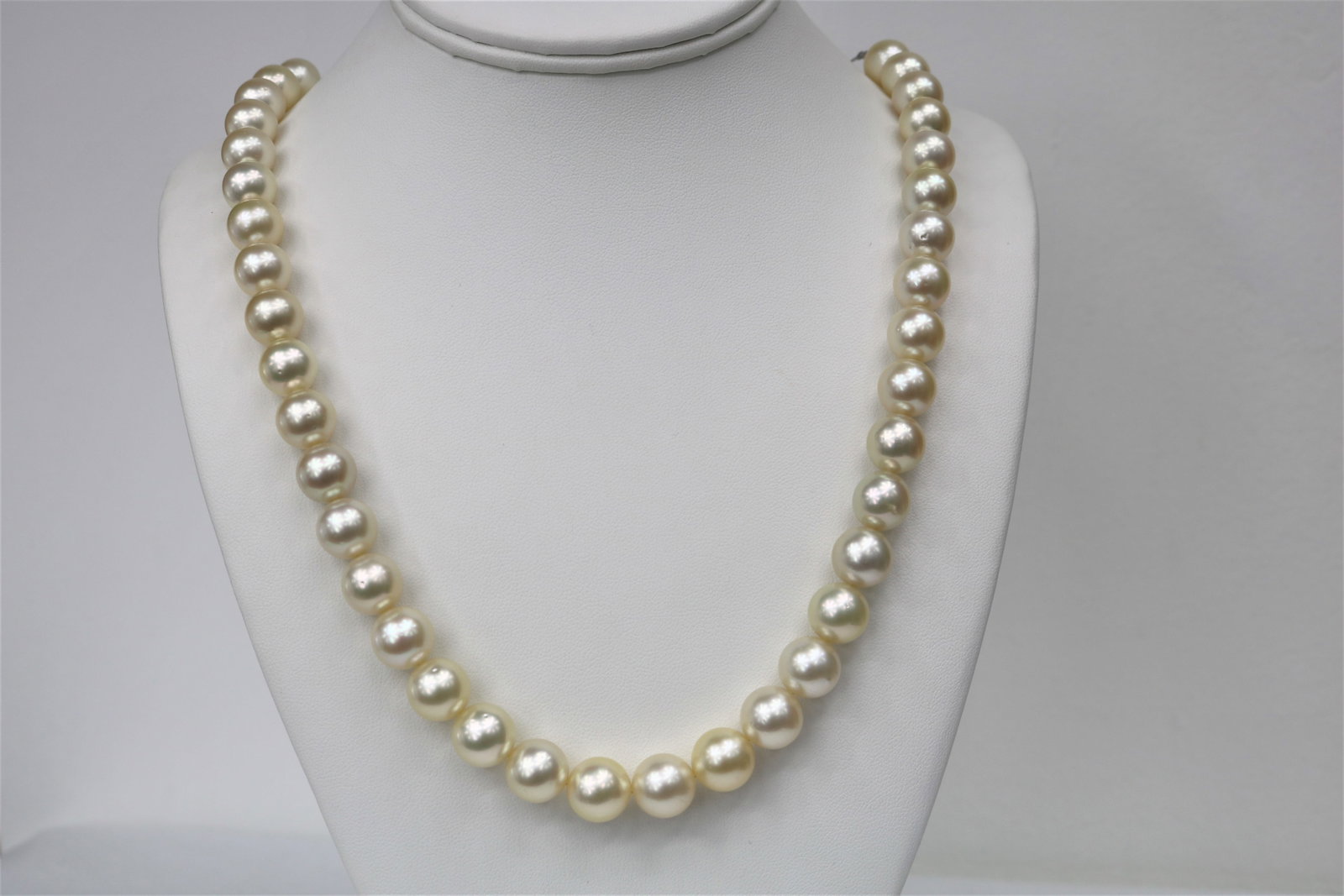 10-12mm Champagne South Sea Round Necklace with 14k Clasp: Title:10-12mm Champagne South Sea Round Necklace with 14k Clasp Description:Champagne Color South Sea Round, AAA Luster, 37 pearl pieces, 18 inches hand knotted with 14k YG fish-hook clasp